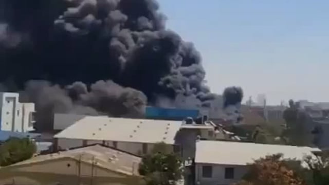 ग्रेटर नोएडा: कूलर बनाने वाली फैक्ट्री में लगी भीषण आग, कई कंपनियां प्रभावित #fair