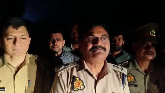 वृंदावन कट के समीप अल्लेपुर पर हुई पुलिस व6 बदमाशों की मुठभेड़ घायलों को जिला अस्पताल में कराया भर्ती