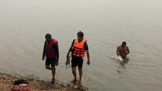 अवलकोंडा तलावात पोहण्यासाठी गेलेल्या युवकांचा पाण्यात बुडून दुर्दैवी मृत्यू