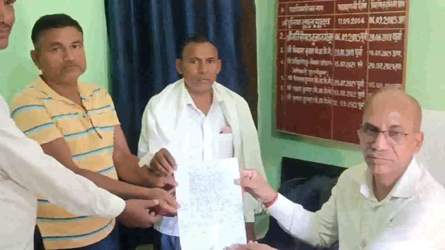 पंचायत मुख्यालय में पंचायत सरकार भवन नहीं बनाने के विरोध में आवरण अनशन को लेकर BDO को दिया गया आवेदन