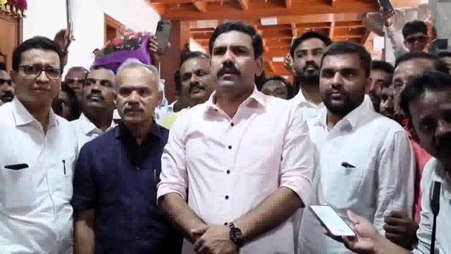 Karnataka BJP president BY Vijayendra alleges: Congress government is imposing tax on everything, except air

ಕಾಂಗ್ರೆಸ್ ಸರ್ಕಾರ ಗಾಳಿಯನ್ನು ಹೊರತುಪಡಿಸಿ ಉಳಿದೆಲ್ಲದರ ಮೇಲೆ ತೆರಿಗೆ ವಿಧಿಸುತ್ತಿದೆ ಎಂದು ಕರ್ನಾಟಕ ಬಿಜೆಪಿ ಅಧ್ಯಕ್ಷ ಬಿ.ವೈ. ವಿಜಯೇಂದ್ರ ಆರೋಪಿಸಿದ್ದಾರೆ.
 #politics