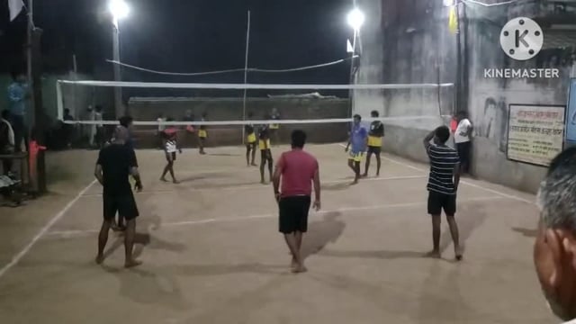 रात्रि वॉलीबॉल टूर्नामेंट का हुआ आयोजन। फाइनल मैच यूथ क्लब कौशलपुर ने जीता।