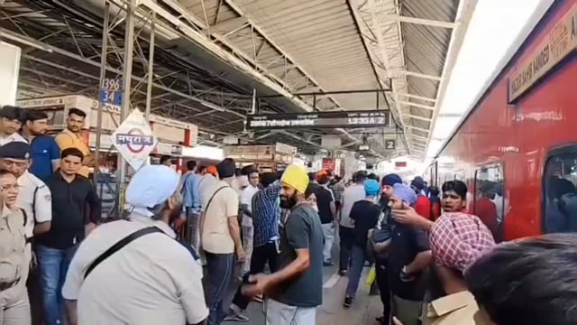 ट्रेन में सफर के दौरान सीट पर बैठने को लेकर हुई तलवारबाजी एक व्यक्ति हुआ गंभीर रूप से घायल