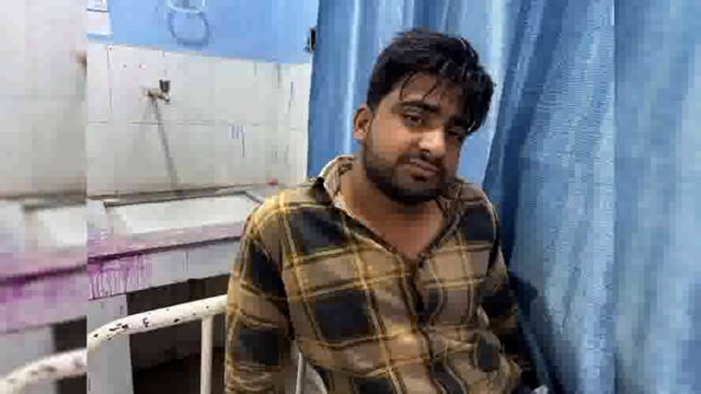 बरसाना पुलिस ने एक दर्जन चोरी की बाइक व दो बाइक चोरों को मुठभेड़ के बाद हिरासत के लिए