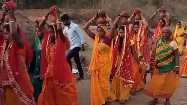 151 कलश शोभायात्रा 