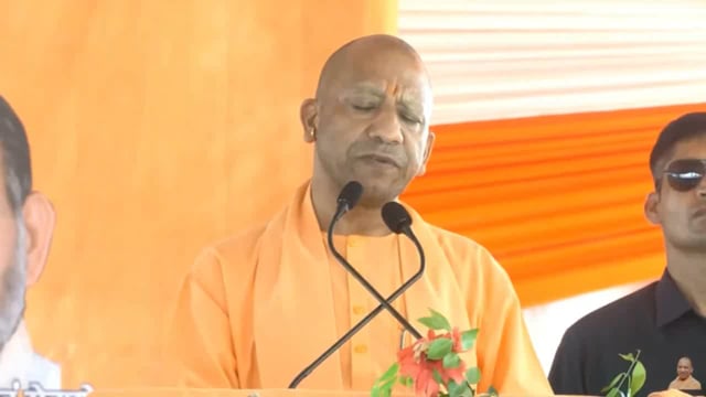 उत्तर प्रदेश के मुख्यमंत्री योगी आदित्यनाथ ने देश की एकता और अखंडता के प्रति अपनी प्रतिबद्धता व्यक्त करते हुए कहा, 