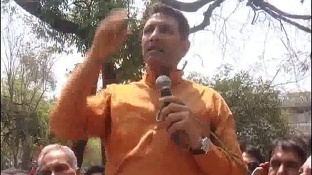 मध्यप्रदेश के नेता जीतू पटवारी ने राज्य सरकार पर गंभीर आरोप लगाए हैं। उन्होंने कहा कि गरीबी और बेरोजगारी के कारण पलायन करने वाले राज्य के मजदूर अब हादसों में बेमौत मारे जा रहे हैं। यह बीजेपी के 20 सालों के कुशासन की सच्चाई है, जो गरीबों और श्रमिकों की जिंदगी#politics