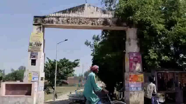 उत्तर प्रदेश के बलिया जिले के मनियर में स्थित नवका बाबा मंदिर में नवरात्रि के दौरान एक अनोखा मेला लगता है, जहां लोग भूतों का मेला लगता हैं। यहां महिलाएं और पुरुष आते है और मंदिर परिसर में आने के बाद बाबा के दरबार में जाते ही झूमने लगते है यहां लोग हाथ जोड़कर बाबा का आशीर्वाद लेते है यहां आने वाले लोगों का मानना है कि इस मंदिर का प्रसाद पाने भर से ही उनकी समस्याओं का समाधान हो जाता है। #dharm