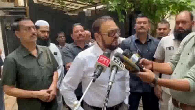 समाजवादी पार्टी के विधायक अबू आज़मी ने लोकसभा में पारित वक्फ (संशोधन) विधेयक पर अपनी कड़ी प्रतिक्रिया व्यक्त की। उन्होंने कहा, 