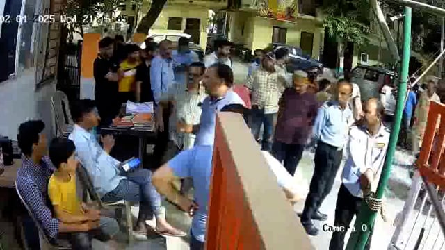 समाजवादी पार्टी के नेता राघवेंद्र दुबे पर हमला, वे सेक्टर 82 आरडब्ल्यूए के ईडब्ल्यूएस पॉकेट 7 के अध्यक्ष हैं #attack