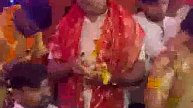 मां कालिका धाम में व्यापार मंडल के जिला अध्यक्ष सपरिवार फल वितरण किया मां के दर्शन किए व्यापारियों की खुशी के लिए मनौती 