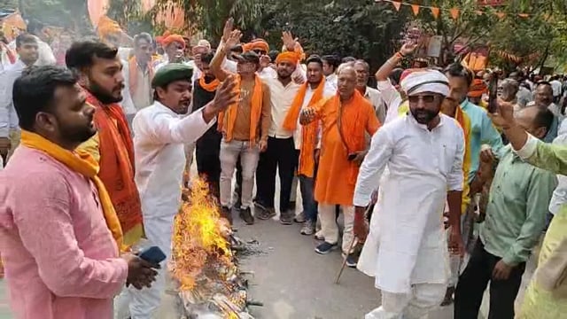 राणा सांगा पर टिप्पणी को लेकर क्षत्रिय समाज ने फूंका पुतला 