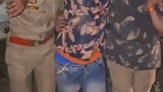 पुलिस बदमाश की मुठभेड़ में दो 25 25 हजार के इनामियां बदमाश हुए घायल पुलिस ने लिया है हिरासतमें