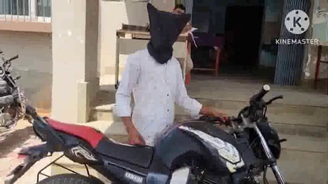 चोरी की बाइक के साथ युवक गिरफ्तार।