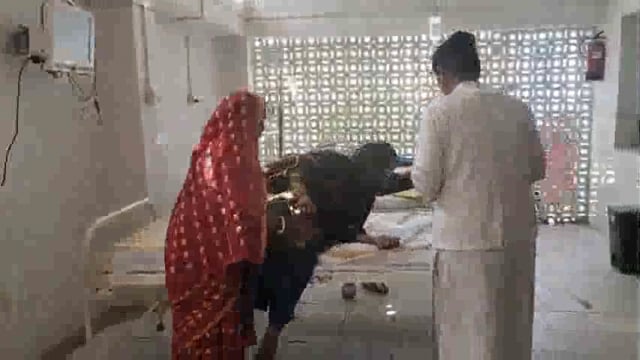 चना की चटनी बनाने को लेकर हुए विवाद में पत्नी ने खाया कीटनाशक।