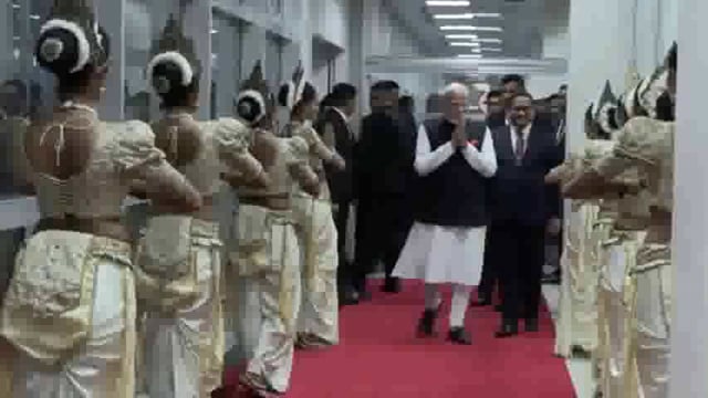 प्रधानमंत्री नरेंद्र मोदी कोलंबो, श्रीलंका पहुंचे#politics
