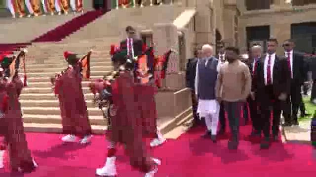 राष्ट्रपति सचिवालय, कोलंबो: प्रधानमंत्री नरेंद्र मोदी ने श्रीलंका के राष्ट्रपति अनुरा कुमारा दिसानायके के साथ बातचीत की#politics