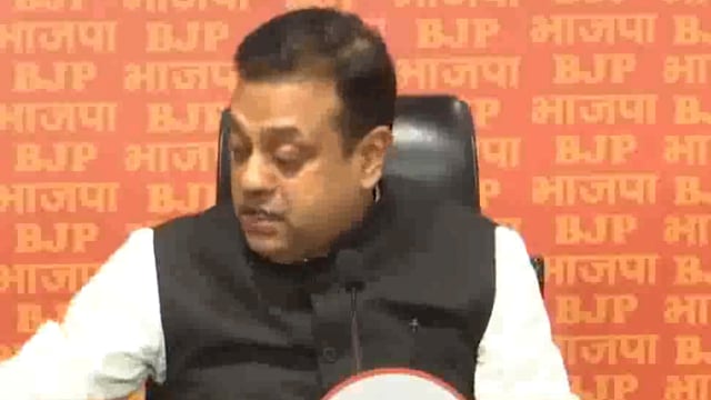 BJP के प्रवक्ता साम्बित पात्रा ने पश्चिम बंगाल शिक्षक भर्ती घोटाले के संदर्भ में ममता बनर्जी पर हमला बोलते हुए कहा कि अगर पार्थ चटर्जी जैसे बड़े नेता जेल में हैं, तो उनके मार्गदर्शक और पथप्रदर्शक ममता दीदी जेल में क्यों नहीं हैं?#politics