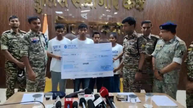 छत्तीसगढ़: सुकमा में 20 लाख रुपये के इनामी चार नक्सलियों ने किया आत्मसमर्पण#latest_news