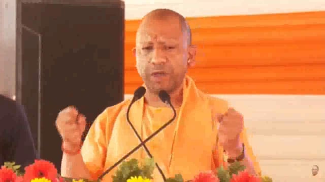 मुख्यमंत्री योगी आदित्यनाथ ने वक्फ बोर्ड से जुड़ी जमीनों को लेकर एक महत्वपूर्ण बयान दिया। उन्होंने कहा, 