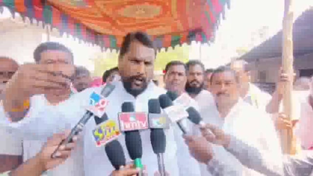 Money collected through taxes from Telangana is being sent to other states: Adluri Laxman

తెలంగాణ నుండి పన్నుల ద్వారా వసూలు చేసిన డబ్బును ఇతర రాష్ట్రాలకు పంపుతున్నారు: అడ్లూరి లక్ష్మణ్

#politics