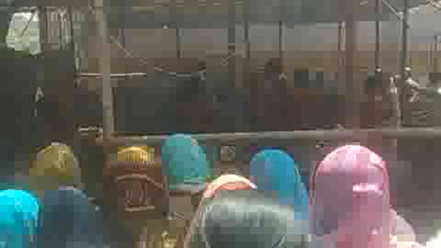 Havan ke bad purn hoti Di ja rahi hai budrudh Ghat per man Bhagwati ka saptahik Katha ka program chal raha tha