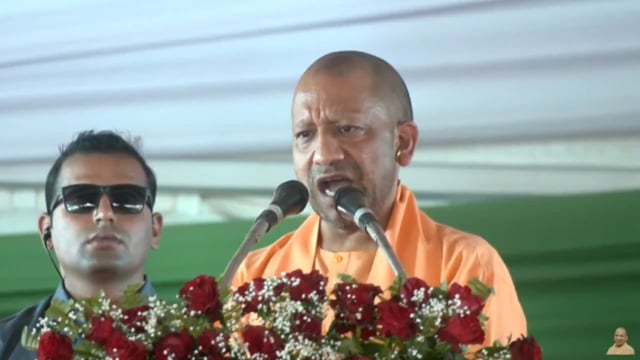 मुख्यमंत्री योगी आदित्यनाथ ने राज्य में पुलिस विभाग में भर्ती की प्रक्रिया को लेकर बयान दिया। उन्होंने कहा कि उत्तर प्रदेश सरकार ने 60 हजार से अधिक पुलिस कार्मिकों की भर्ती की है और इसमें एक भी भर्ती पर कोई उंगली नहीं उठा सकता#politics