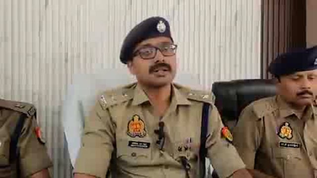 औरैया - रिश्तों को शर्मसार करने वाला मामला आया सामने
🔹नाबालिग बच्ची के साथ उसके पिता ने किया दुष्कर्म
🔹नाना की तहरीर पर बच्ची का पिता किया गया अरेस्ट
🔹10 साल की मासूम बच्ची के साथ किया गया  दुष्कर्म
🔹SP औरैया ने प्रेस कॉन्फ्रेंस कर किया खुलासा
🔹अजीतमल कोतवाली क्षेत्र का शर्मनाक मामला.