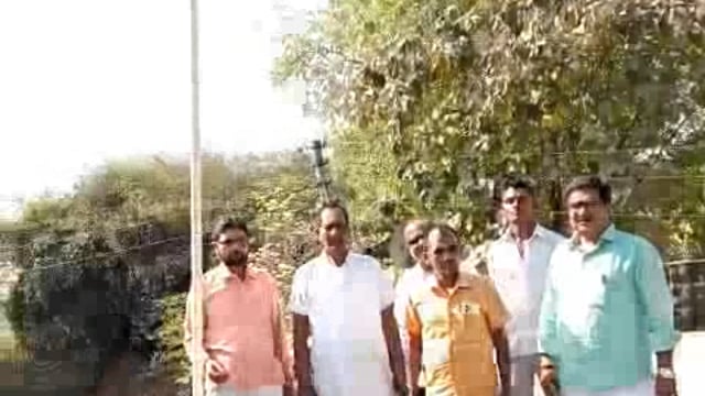 भाजपा ब्लॉक अध्यक्ष राजेश शुक्ला ने संग्रामपुर में पार्टी का स्थापना दिवस मनाया पूर्व ब्लाक अध्यक्ष कुन्देश चन्द्रकेश थे