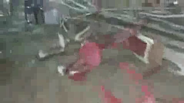 [07/04, 10:14 am] INDIRA🌹  KUMAR 🌹 SINGH: बुलंदशहर: बुलंदशहर महोत्सव में आयोजित रेणुका पंवार नाइट के दौरान भारी बवाल हो गया। 

हरियाणवी सिंगर रेणुका पंवार को देखने के लिए उमड़ी भारी भीड़ बेकाबू हो गई, जिससे कार्यक्रम में हंगामा मच गया। फैन्स के जोश में कुर्सियां तोड़ दी गईं और अफरा-तफरी मच गई। स्थिति को संभालने के लिए पुलिस ने लाठियां बरसाईं और बल प्रयोग कर भीड़ को नियंत्रित किया।
[07/04, 10:20 am] INDIRA🌹  KUMAR 🌹 SINGH: 🚨 .....अमेठी 

➡️ संदिग्ध हालात में मजदूर की मौत
➡️ ड्यूटी के दौरान कंपनी में करंट लगने से मौत
➡️ परिजनों ने कंपनी प्रबंधन पर लापरवाही का आरोप लगाया
➡️ घटना छिपाने का भी लगाया आरोप
➡️ पीड़ित परिजनों ने पुलिस को दी सूचना
➡️ पुलिस ने शव कब्जे में लेकर जांच शुरू की
➡️ मामला कमरौली औद्योगिक क्षेत्र का
 🚨....आगरा 🏛️
➡️ आगरा में SDM और तहसीलदारों के तबादले
➡️ सृष्टि सिंह बनीं अपर उपजिलाधिकारी सदर, हेमंत कुमार नए SDM बाह
➡️ संदीप यादव का तबादला, ऋषि राव बने SDM खेरागढ़
➡️ संतोष शुक्ला SDM न्यायिक बाह, विनोद चौधरी SDM न्यायिक खेरागढ़-किरावली
➡️ नीलम तिवारी अपर नगर मजिस्ट्रेट (तृतीय), दिव्या सिंह SDM न्यायिक फतेहाबाद
➡️ आशीष त्रिपाठी बने तहसीलदार बाह, मनोज कुमार फतेहाबाद
➡️ देवेंद्र प्रताप एत्मादपुर, दीपांकर सिंह किरावली भेजे गए
➡️ सत्येंद्र कुमार नए तहसीलदार खेरागढ़.                      :🚨 ....आगरा 🚦
➡️ आगरा ट्रैफिक पुलिस का ऑपरेशन कायाकल्प शुरू
➡️ चौराहों को बनाया जाएगा मॉडल चौराहा
➡️ हाईटेक CCTV व पब्लिक एड्रेस सिस्टम होंगे स्थापित
➡️ देसी-विदेशी पर्यटकों से ठगी पर लगेगा विराम
➡️ पर्यटकों को गुमराह करने वाले जाएंगे सीधे जेल
➡️ तेजतर्रार ट्रैफिक पुलिस कर्मी होंगे तैनात
➡️ आगरा किला बिजली घर चौराहे से शुरुआत
➡️ ई-रिक्शा व ऑटो को चौराहे से दूर रखा जाएगा
➡️ बसों के लिए होंगे निर्धारित स्टॉप पॉइंट्स
  🚨.....आगरा 

➡️ पुष्पांजलि हॉस्पिटल एक बार फिर विवादों में
➡️ इलाज में लापरवाही को लेकर दर्ज हुआ मुकदमा
➡️ डॉ. वीडी अग्रवाल, हेमेंद्र, मनीष, पुनीत समेत 8 लोग नामजद
➡️ लाल पैथ लैब लिमिटेड एसोसिएट भी आरोपी
➡️ डॉक्टरों की जगह अनट्रेंड स्टाफ करता था इलाज
➡️ महिला मरीज को तीव्र गति से चढ़ाया गया सोडियम, पहुंची कोमा में
➡️ बेहतर सुविधा न होने पर नोएडा किया गया रेफर
➡️ एक साल से कोमा में महिला, बना लाखों का बिल
➡️ सीएम से शिकायत के बाद बनी जांच कमेटी
➡️ CMO की जांच में हॉस्पिटल दोषी पाया गया
➡️ महिला के पति की शिकायत पर गंभीर धाराओं में केस
➡️ थाना हरीपर्वत क्षेत्र, देहली गेट पुष्पांजलि हॉस्पिटल का मामला
  🚨....आगरा 
➡️ स्वास्थ्य विभाग ने नए सेशन में अपनाई सख्ती
➡️ अब हॉस्पिटलों की नहीं चलेगी मनमानी
➡️ 50 बेड से अधिक वाले अस्पतालों का होगा 5 साल का रजिस्ट्रेशन
➡️ रजिस्ट्रेशन क्लीनिकल एस्टेब्लिशमेंट एक्ट के तहत
➡️ फायर, प्रदूषण बोर्ड सहित अन्य NOC अनिवार्य
➡️ बिना NOC के नहीं मिलेगा रिन्यूअल सर्टिफिकेट – CMO
➡️ 50 बेड से कम वाले अस्पतालों को फायर NOC से छूट
➡️ रजिस्ट्रेशन के लिए मालिक और डॉक्टर का फोन नंबर अनिवार्य
  🚨....मैनपुरी: करहल घिरोर मार्ग पर दो बाइकों की आमने-सामने हुई भीषण टक्कर में बाइक सवार दंपति की दर्दनाक मौत हो गई, जबकि दूसरी बाइक पर सवार तीन लोग गंभीर रूप से घायल हो गए। 
घायलों को सैफई पीजीआई रेफर किया गया है। पुलिस ने मौके पर पहुंचकर शवों को पोस्टमार्टम के लिए भेजा।
  🚨....रायबरेली: ऊंचाहार कोतवाली क्षेत्र के बहेरवा के पास डंपर ने बाइक सवार दो युवकों को रौंद दिया। 
हादसे के बाद डंपर अनियंत्रित होकर पलट गया। इस हादसे में एक युवक की मौके पर ही मौत हो गई, जबकि दूसरा युवक घायल हो गया जिसे अस्पताल में भर्ती कराया गया है। डंपर पलटने से उसका चालक भी घायल हुआ है। सूचना पर पहुंची पुलिस मामले की जांच पड़ताल में जुटी
  🚨....रायबरेली: शिवगढ़ थाना क्षेत्र के मालिन का पुरवा गांव में एक युवक का शव खेत में संदिग्ध परिस्थितियों में मिला। मृतक की पहचान मनीष सैनी के रूप में हुई है, जो ससुराल आया हुआ था। उसके शरीर पर चोट के निशान पाए गए हैं। मनीष रायबरेली के गरीब का पुरवा गांव का निवासी था।
   🚨.....तीन नोटिस के बाद अब बॉम्बे हाईकोर्ट पहुंचे कुणाल कामरा, आज खत्म हो रही मद्रास HC से मिली राहत
कॉमेडियन कुणाल कामरा ने खुद पर दर्ज एफआईआर के खिलाफ बॉम्बे हाई कोर्ट का दरवाजा खटखटाया है. उन्होंने एफआईआर की वैधता, शुद्धता और औचित्य को चुनौती देते हुए बॉम्बे हाईकोर्ट में याचिक दायर करके एफआईआर रद्द करने की मांग की है. पिछले दिनों उन्होंने एक वीडियो में कथित तौर पर बिना नाम लिए महाराष्ट्र के डिप्टी सीएम एकनाथ शिंदे को 'गद्दार' कहा था, इसके बाद कुणाल कामरा के खिलाफ मुंबई के खार पुलिस स्टेशन में केस दर्ज किया गया था.
  🚨...रायबरेली: भदोखर थाना क्षेत्र के पूरे हंसा गांव में बकरी चोरी करते हुए एक चोर को ग्रामीणों ने रंगे हाथ पकड़ लिया। वह चार बकरियां खोलकर ले जा रहा था। ग्रामीणों ने दौड़ाकर उसे पकड़ लिया और बिजली के खंभे से बांधकर पिटाई की। सूचना मिलने पर पहुंची पुलिस ने चोर का मेडिकल कराकर उसे थाने ले गई।
 🚨..बुलंदशहर: बुलंदशहर महोत्सव में आयोजित रेणुका पंवार नाइट के दौरान भारी बवाल हो गया। 
हरियाणवी सिंगर रेणुका पंवार को देखने के लिए उमड़ी भारी भीड़ बेकाबू हो गई, जिससे कार्यक्रम में हंगामा मच गया। फैन्स के जोश में कुर्सियां तोड़ दी गईं और अफरा-तफरी मच गई। स्थिति को संभालने के लिए पुलिस ने लाठियां बरसाईं और बल प्रयोग कर भीड़ को नियंत्रित किया।