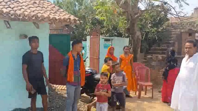 भोज खाने आए हुए दामाद का ई रिक्शा चोरी। 10 दिन पूर्व खरीदा था ई रिक्शा।