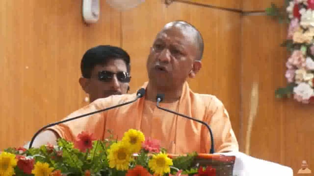 मुख्यमंत्री योगी आदित्यनाथ ने कहा कि वर्तमान में उत्तर प्रदेश सरकार राज्य के 15 करोड़ लोगों को फ्री राशन की सुविधा प्रदान कर रही है। यह कदम मुख्यमंत्री ने राज्य के गरीब और जरूरतमंद नागरिकों को खाद्य सुरक्षा प्रदान करने के लिए उठाया है#politics