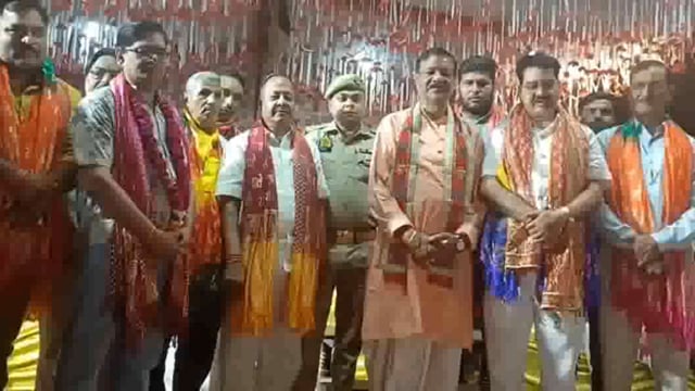 राया: मनकामेश्वरी देवी के मेले में हुआ सतरंगी आतिशबाजी का प्रदर्शन व हुआ रसिया दंगल का आयोजन 