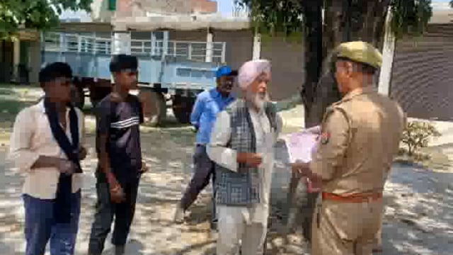 पलिया अग्निशमन केन्द्र प्रभारी ने सिखाए आग पर काबू पाने के गुर