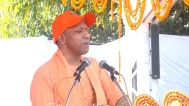 मुख्यमंत्री योगी आदित्यनाथ ने कहा कि देश भर की प्रतिभागी टीमें विभिन्न खेल आयोजनों का हिस्सा बनकर 'एक भारत-श्रेष्ठ भारत' की परिकल्पना को साकार कर रही हैं।#politics