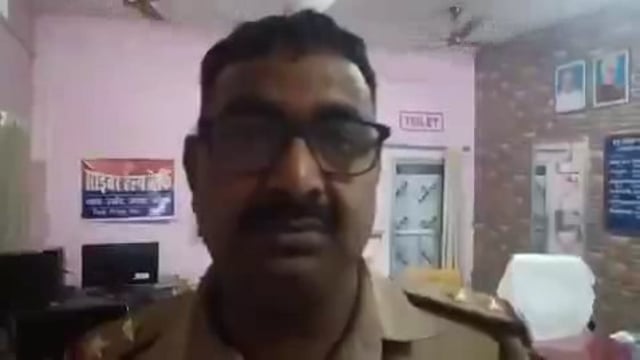 बलिया
चौकी इंचार्ज बाक बहादुर सिंह का सराहनीय कार्य सामने आया। एक युवक के डूबने की सूचना मिलते ही वह तत्काल मौके पर पहुंचे। मछुआरों के मना करने के बावजूद उन्होंने खुद तालाब में कूदकर युवक की तलाश शुरू की। घंटों की मशक्कत के बाद उन्होंने युवक के शव को बरामद किया। यह घटना उभाव थाने के सियर चौकी क्षेत्र की है, जहां चौकी इंचार्ज तैनात हैं।