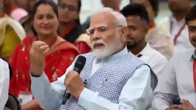 प्रधानमंत्री नरेंद्र मोदी की सहजता पर टिप्पणी करें और जनता से जुड़ें#politics