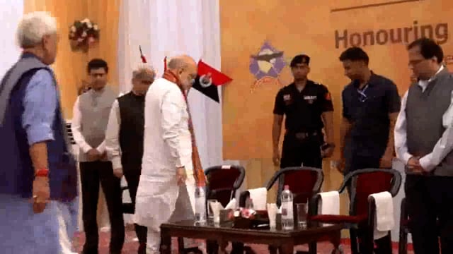 अमित शाह ने शहीद पुलिसकर्मियों और इंजीनियरों के परिवारों को नौकरी के प्रस्ताव पत्र सौंपे#political