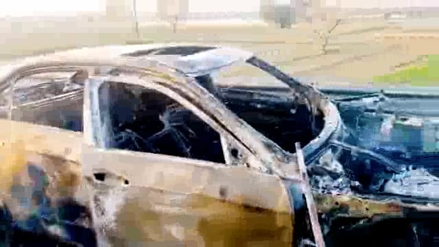 हापुड़ में दौड़ती हुई कार बनी आग का गोला लोग देखते रह गए देखने के बाद लोगों की रूह तक काप उठी