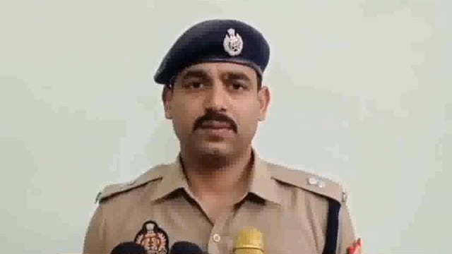 भागकर शादी न करने को लेकर प्रेमी ने प्रेमिका के सामने की आत्महत्या प्रेमिका शवको गोदी में लेकर फूट-फूट कर रोई विडियो वायरल