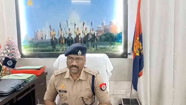 थाना जगदीशपुर क्षेत्र अंतर्गत बंद मकान में 02शव मिलने की सूचना पर एसीपी लोहा मंडी मयंक त्यागी थाना पुलिस मौके पर मौजूद
