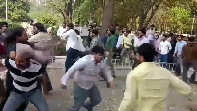 ਚੰਡੀਗੜ੍ਹ ਦੀ ਪੰਜਾਬ ਯੂਨੀਵਰਸਿਟੀ ਵਿੱਚ ਵਿਦਿਆਰਥੀਆਂ ਦੇ ਦੋ ਗੁੱਟਾਂ ਵਿਚਕਾਰ ਝੜਪ, ਵੀਡੀਓ ਸੋਸ਼ਲ ਮੀਡੀਆ 'ਤੇ ਵਾਇਰਲ#vairalrells
