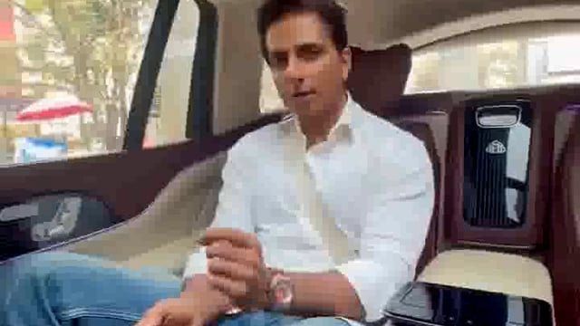 सोनू सूद ने अपनी पत्नी की कार दुर्घटना के बाद सड़क सुरक्षा के लिए सीट बेल्ट पहनने की अपील की#latest_news