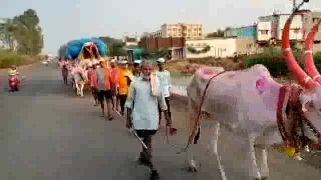 दख्खनचा राजा जोतिबा चैत्र यात्रेनिमित्त बेळगाव वरून आलेले यात्रेकरू आता जोतिबा डोंगराकडे प्रस्थान होत आहेत