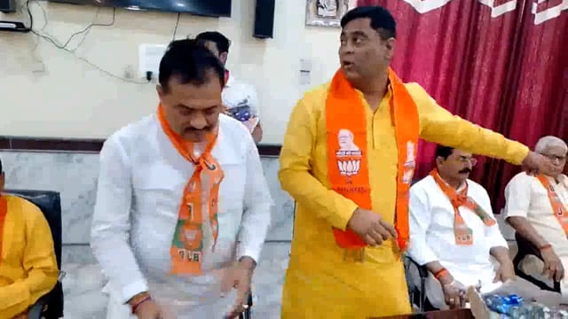 राजेश मसाला फैक्ट्री में भाजपा सक्रिय सदस्य सम्मेलन  हुआ जिला अध्यक्ष सुधांशु शुक्ला ब्लॉक अध्यक्ष राजेश हजारों लोग थे 