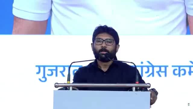 अजय राय ने काशी की धरती से अपना संदेश देते हुए कहा कि काशी, गंगा-जमुनी तहज़ीब का प्रतीक है और यह पूरी दुनिया को भाईचारे और प्यार का संदेश देती है। 
#politics