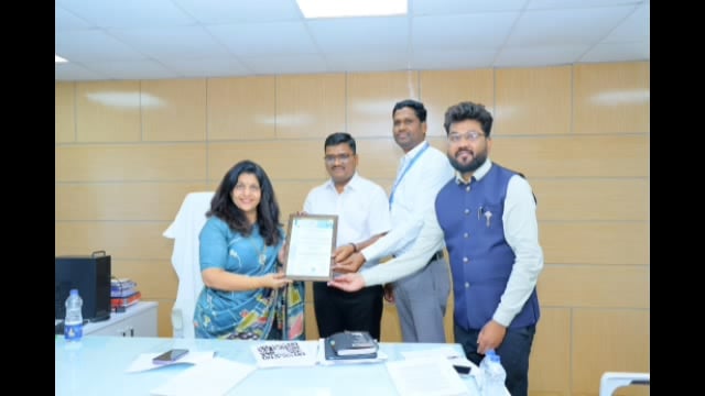 उदगीर उपविभागीय कार्यालय व तहसील कार्यालय ISO मानांकित,जिल्हाधिकारी यांच्या हस्ते गौरव