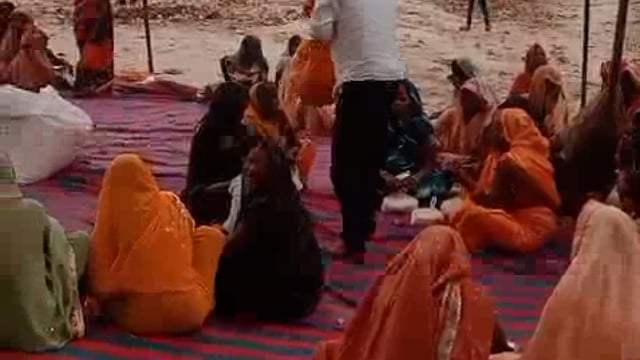 पूरे बख्शी बनबीरपुर निवासी चंचल तिवारी ने 251महिलाओ का दुख दुरियां कार्य क्रम का आयोजन किया सभी महिलाओं से प्रसाद लिए 