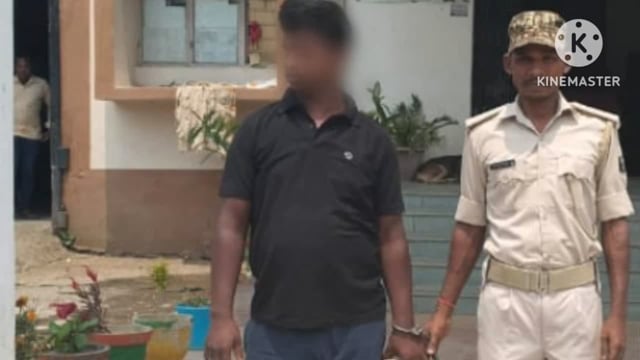 पुलिस ने 21 लीटर महुआ शराब के साथ एक बाइक सवार को किया गिरफ्तार