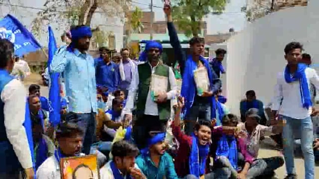 भीम आर्मी सेना ने थाने में किया विरोध प्रदर्शन 